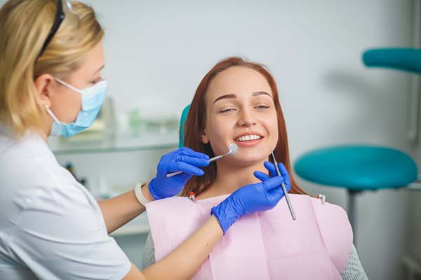 How Cosmetic Dentists Tailor Treatments To Your Unique Features